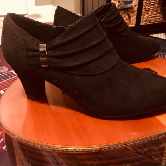 Perfect XAppeal Black Ankle Booties .Size 7 - Picture 5 of 10